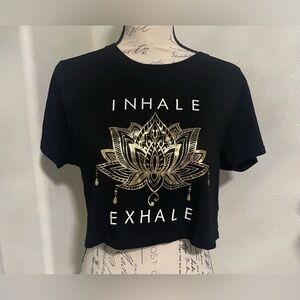 🍂 Breathe Black Graphic crop top T-Shirt EUC